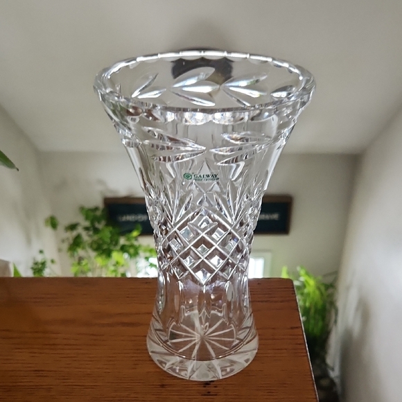 Crystal Vase - Elegant Clear Design - Picture 4 of 8